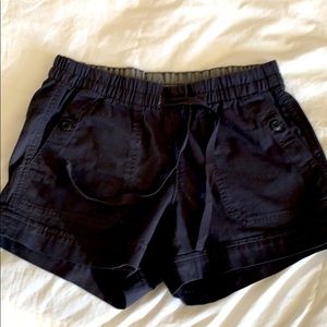 NWOT North Face women’s shorts (SMALL)